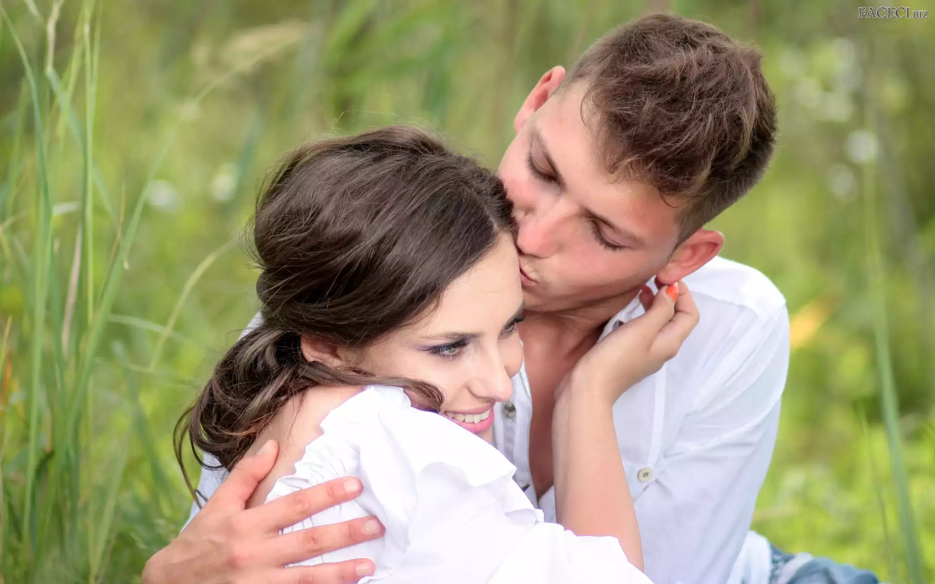 Trawa, Pocałunek, Mężczyzna, Kobieta, Miłość